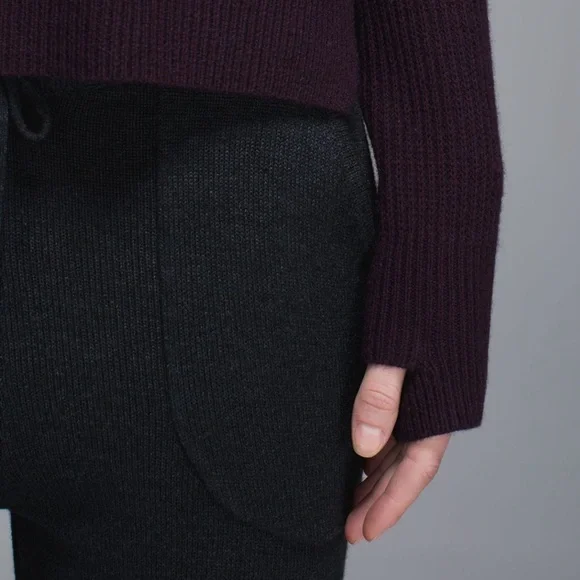 🍒 CHIC + COZY!! 💜 EUC Lululemon Seva Sweater | Sz 6 | Black Cherry | Retail $106 - Picture 6 of 14